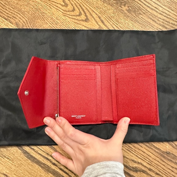 *sold* YSL CASSANDRE MATELASSÉ COMPACT TRI FOLD WALLET - Picture 11 of 12